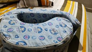 Babyhug Feeding Pillow