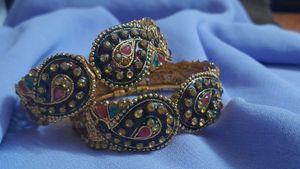 Vintage-Style Bangle Bracelet Set