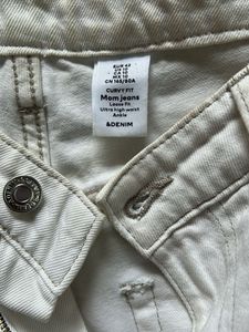 Chic Off-White Women&#39;s Jeans