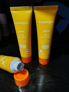 Aqualogica Papaya &amp; Vitamin C Spf 50+ Sunscreen