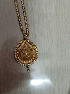 Gold Tone Pendant Necklace