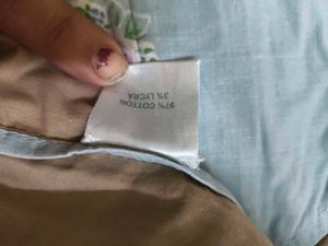 Arrow Casual Khaki Pants for women in 32 waist