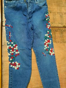 Trendyol Embroidered Jeans