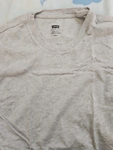 Levi&#39;s Gray T-Shirt