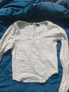 Minimal White Striped Crop Top – Full Sleeves