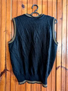 Unisex Sleeveless Pullover