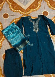 Beautiful  Aari And Zardozi Work Kurta Set Size XL
