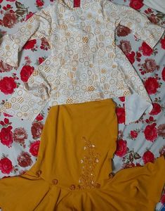 Patterned White Top