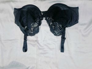 Elegant black. Bra