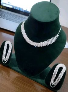 Sparkling Silver Necklace &amp; Earring Set