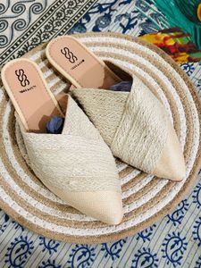 Pointed strap toe beige flat | StreetStyle SSS
