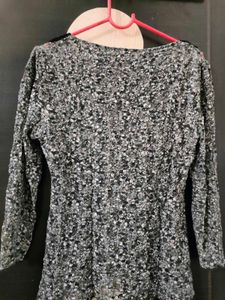 Stylish Grey Scoop Neck Fitted Top