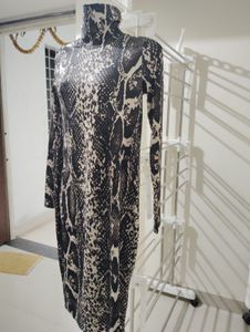 Size S- Zara dube Snakeskin Print turtleneck