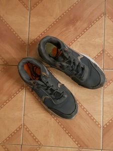 Sports Shoes