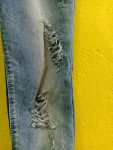 Women Damage Jeans.
