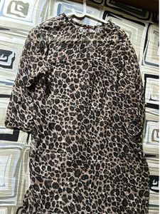 ANIMAL PRINT STRAIGHT TOP