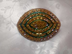 Golden & Green Stone Hair Clip – Traditional Oval