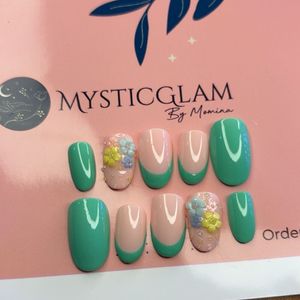 Floral Green Elegance – Press-On Nail Set Of 16