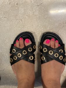 Black Sandels