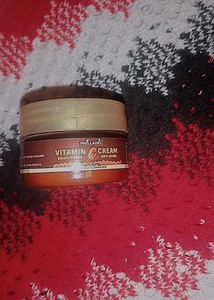 Phillauri Vitamin C Face Serum and brightening cre