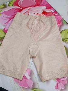 (1300)Vintage Lace-Trimmed Shapewear