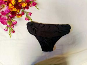 🇳🇿💫♥️♥️ Ruffle Black Bikini Bottom