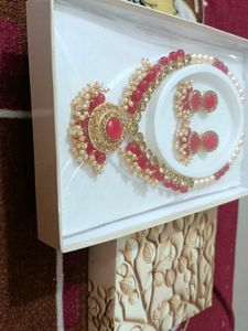 Necklace With Earrings. ..(New)