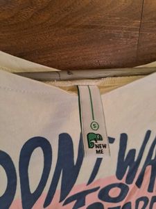 NEWME GRAPHIC CROP TEE ✨️🤍