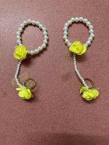 Jewellery Set for Haldi /Mehendi (Earrings , Bracelet , Necklace, Maang Tika)