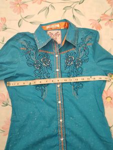 2000&#39;s Embroidered Button-Down Top