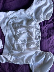 WHITE CROP TOP