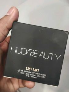 Huda Beauty Easy Bake