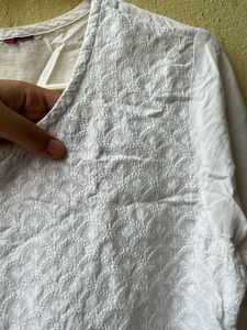 Beautiful 🤩 White Embroidered Kurta🤍