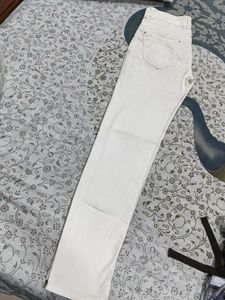 Smart White Colour Jeans😍