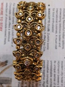 Stunning Gold-Toned Bangle Bracelet with Faux Diam