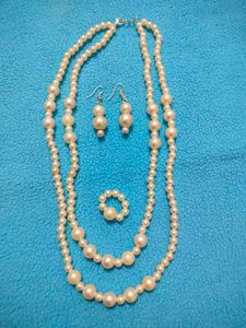 White Pearl Necklace