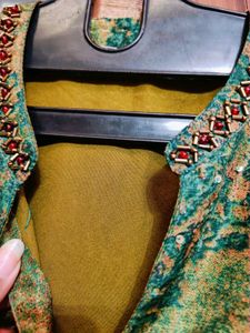 🇳🇿💫🎀Elegant Green &amp; Gold Ethnic Gown