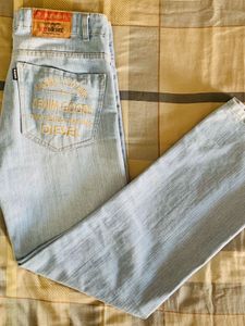 Light Wash Wide Leg Denim Jeans – Size 30