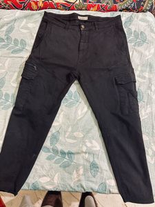 PULL & BEAR BLACK CARGO