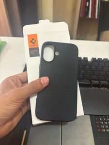 Spigen case iPhone 16
