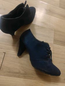 heel boots in navy blue