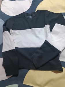 Sweatshirt/Sweater