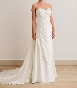 Elegant Strapless Wedding Gown