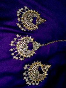 A Beautiful Golden Manktika With Earrings