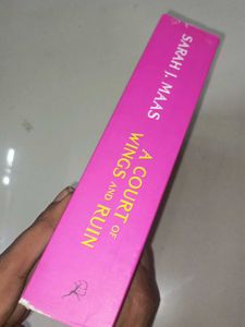 A Court Of Wings And Run Sarah J Maas