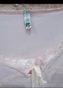 🎀NewMe Light Pink Lace Fitted Top🎀