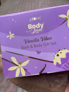 Plum Perfume And Body Wash Gift Set