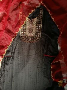 Black Suit With Maroon Duppatta