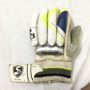 SG Cricket Kit🏏(7)