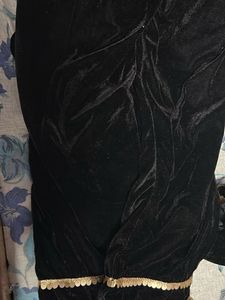 Velvet Biba Kurta set with leggings Detail